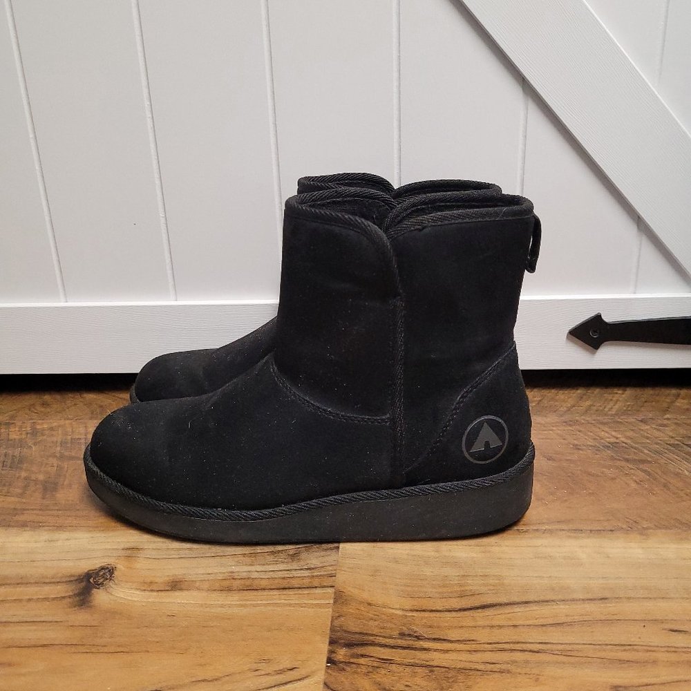 Payless Airwalk Women's Black Short Cozy Boot Size 8.5